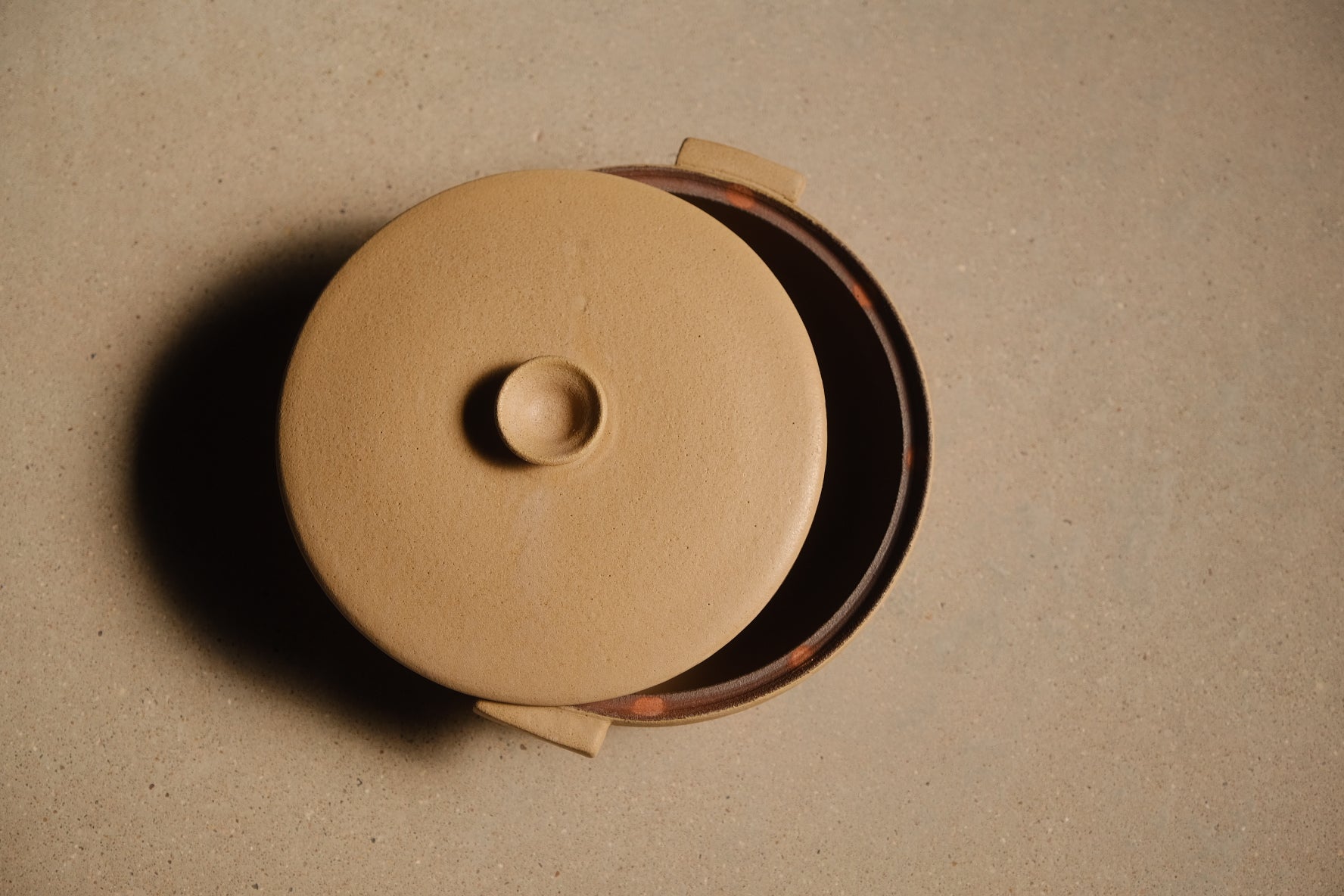 Satin Sand Lidded Hot Dish